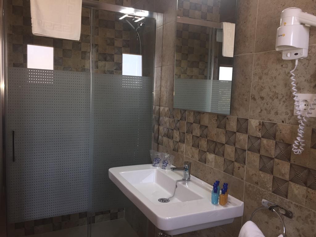 Hotel Almadrabeta Захара де лос Атунес Екстериор снимка